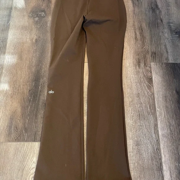 ALO Yoga Chocolate Brown Flare Pants EUC size XS - Picture 4 of 4